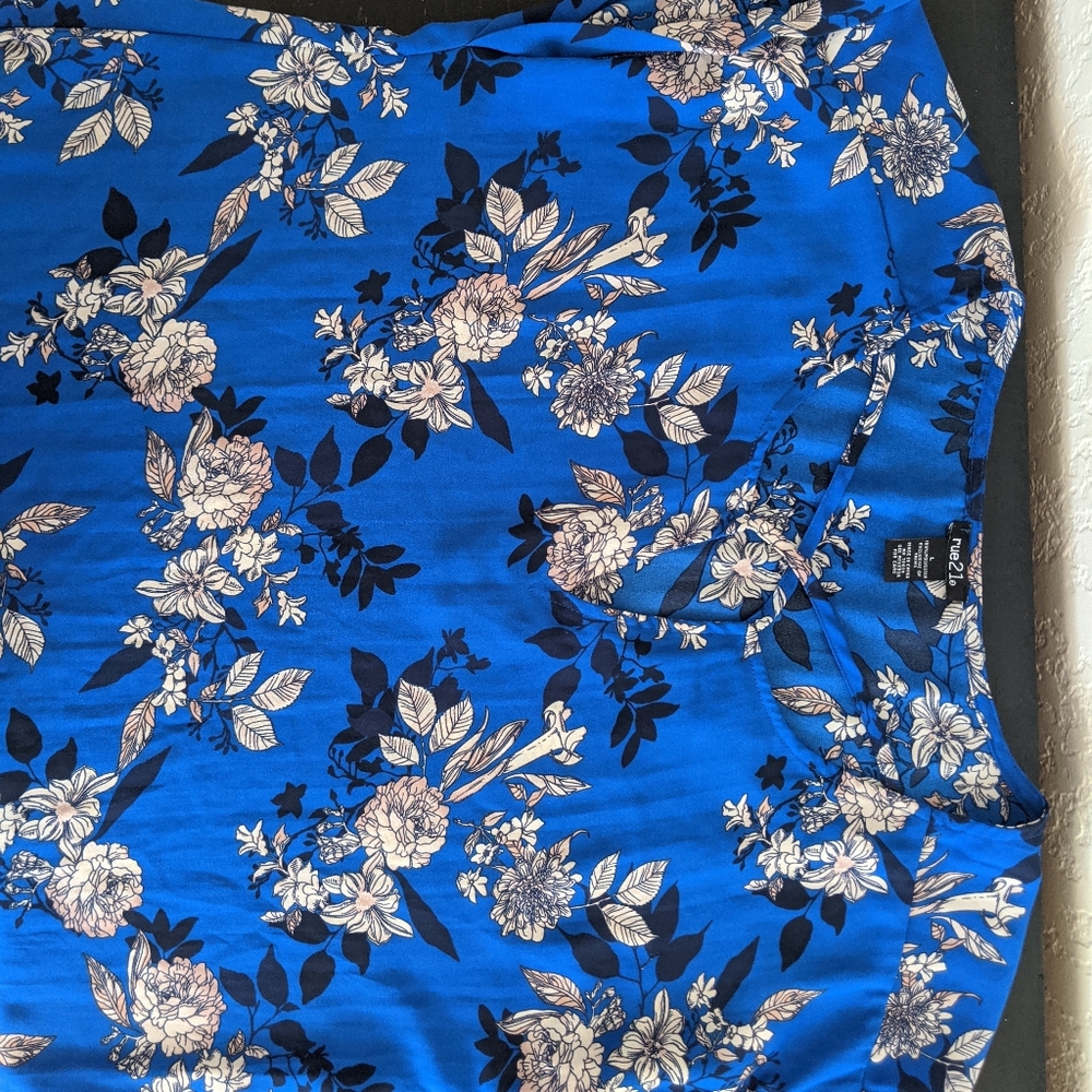 Rue 21 lightweight floral blouse